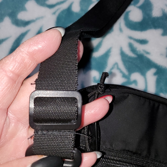 ADIDAS crossbody - Picture 9 of 10